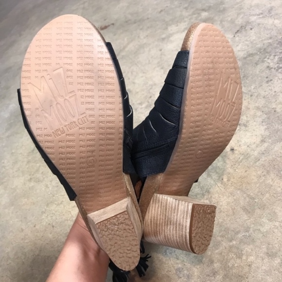 Miz Mooz New York City Maddie Heeled Sandals Black - Picture 5 of 7